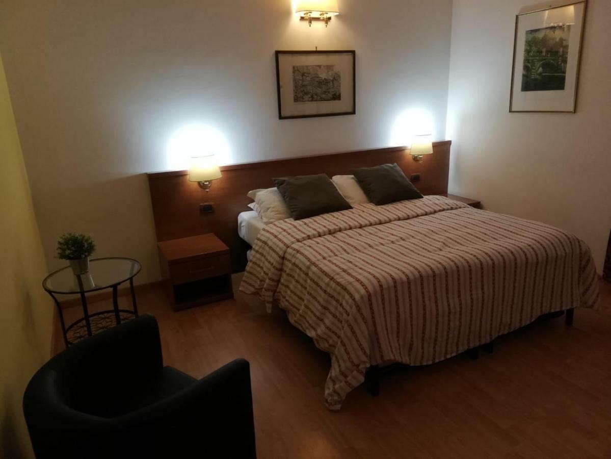 Domus Appia 154 B&B Rome Exterior photo